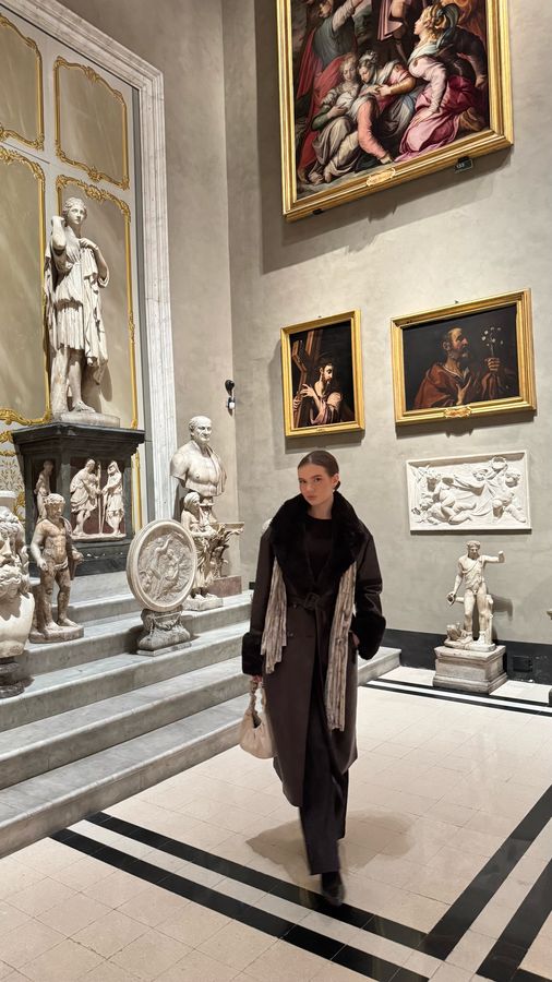 Kielo in a museum gallery of paintings and marble sculptures